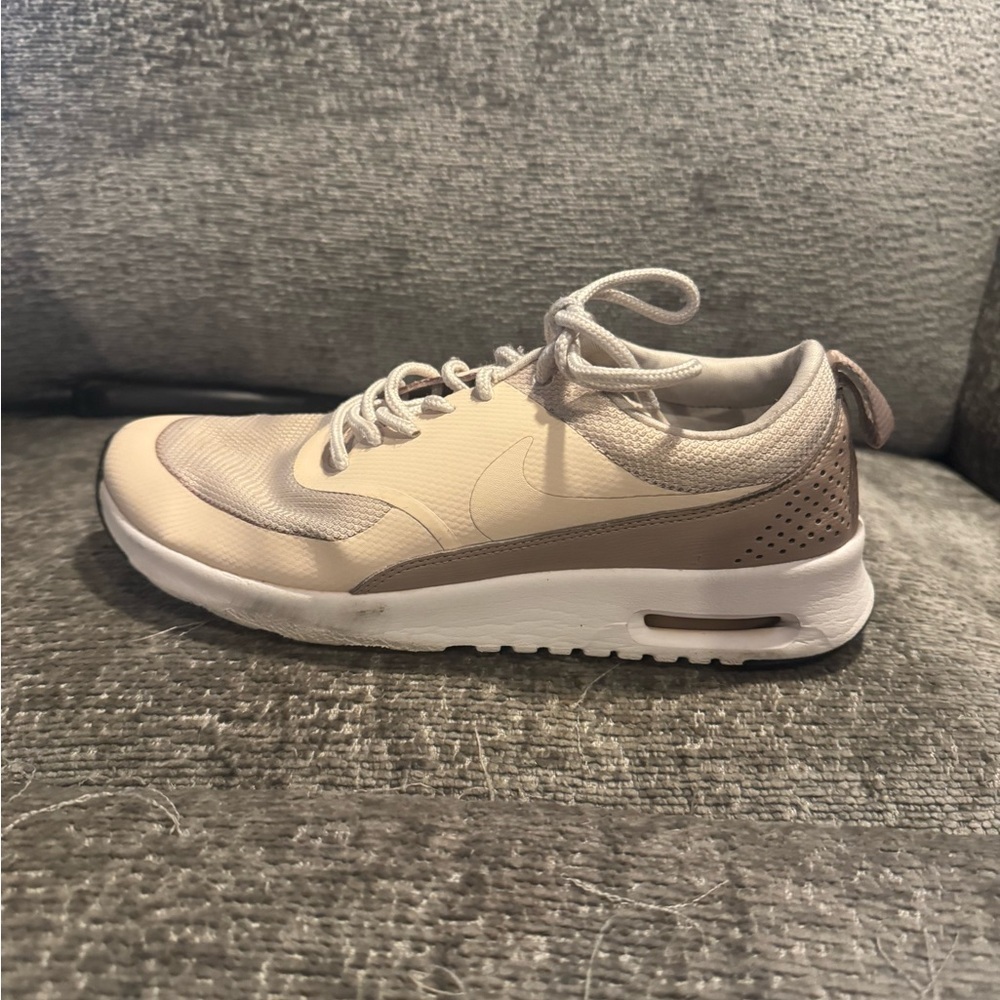 Nike Air Max Women's Beige and White Sneakers Size 7 - Picture 2 of 9